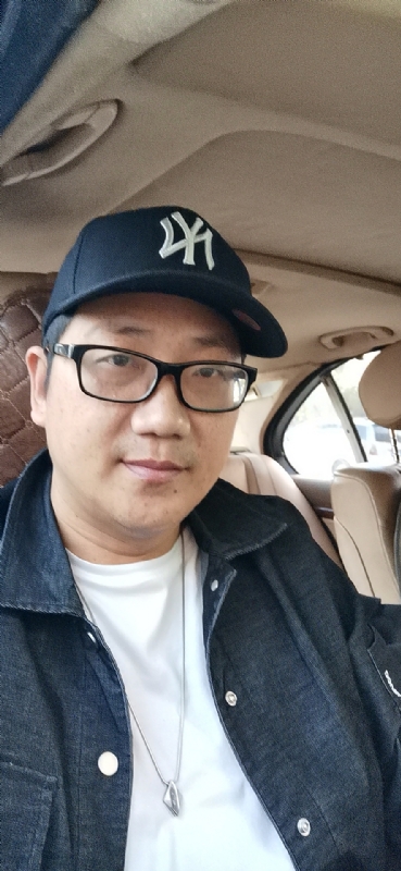 拥抱幸福的第一张照片--永泰婚介网