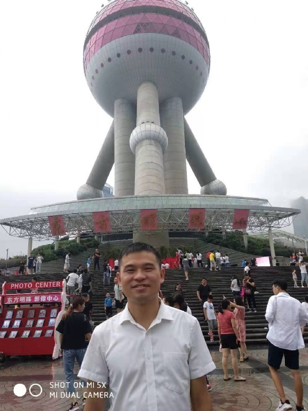 小猫吃老鼠的第一张照片--永泰婚介网