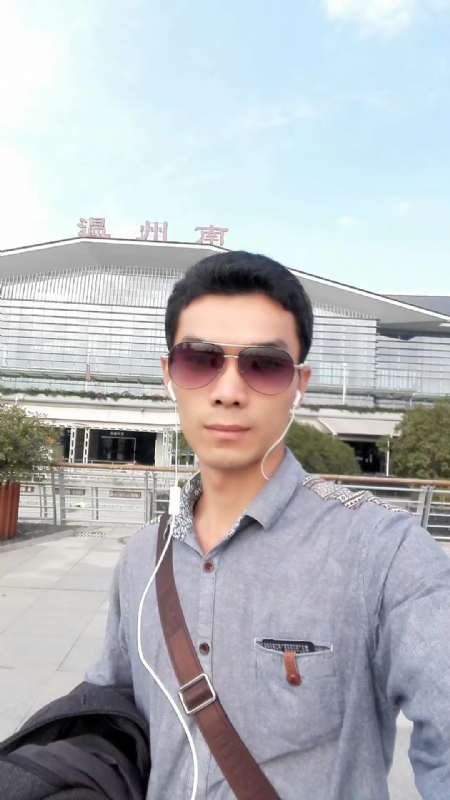 错把真心喂了狗的第三张照片--永泰婚介网